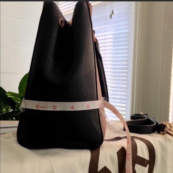 👜Authentic! Vintage MK classic bag great size for everyday bag excellent. - Picture 2 of 10